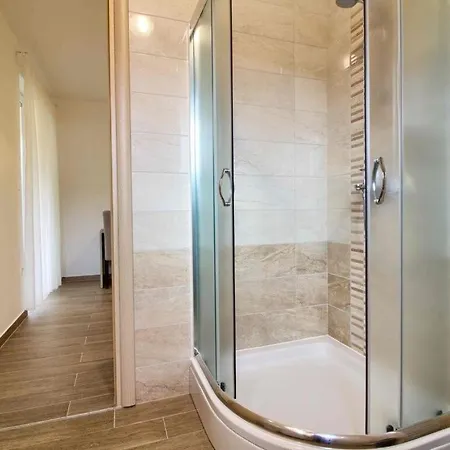 Villa Komplex Olivia-aurora Fuer 20 Personen
