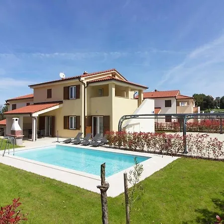 Komplex Olivia-aurora Fuer 20 Personen Villa